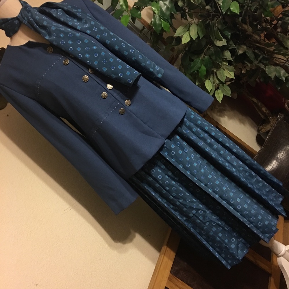 Vintage Leslie Fay slate blue skirt set with scarf